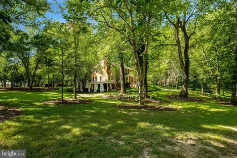 Exterior - 10015 Saddle Rd, Vienna, VA 22181 photo 15 of 29