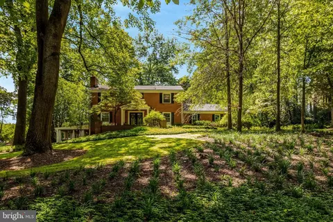 Exterior - 10015 Saddle Rd, Vienna, VA 22181 photo 21 of 29