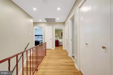Entry Way - 10015 Saddle Rd, Vienna, VA 22181 photo 3 of 6