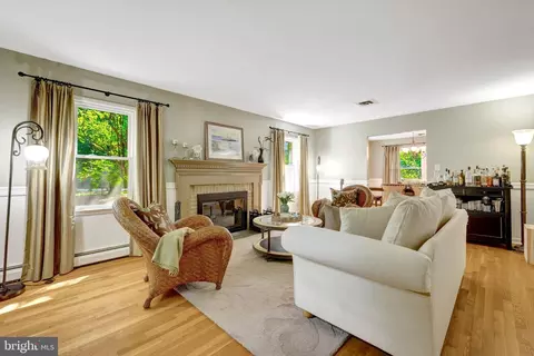 Other - 10015 Saddle Rd, Vienna, VA 22181 photo 2 of 20