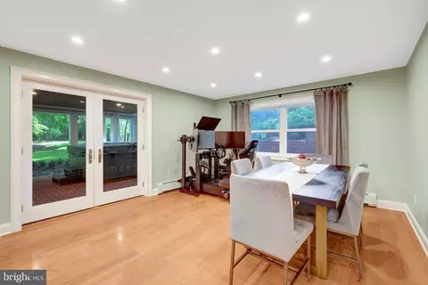 Dining - 10015 Saddle Rd, Vienna, VA 22181 photo 4 of 4
