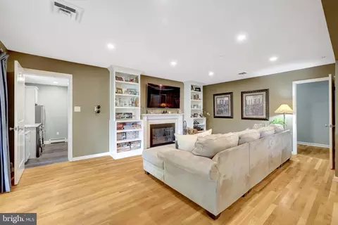 Living - 10015 Saddle Rd, Vienna, VA 22181 photo 3 of 3