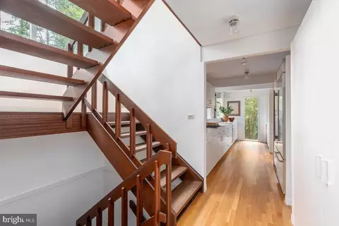 Entry Way - 1330 Potomac School Rd, Mclean, VA 22101 photo 4 of 7