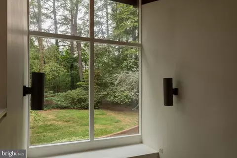 Entry Way - 1330 Potomac School Rd, Mclean, VA 22101 photo 6 of 7