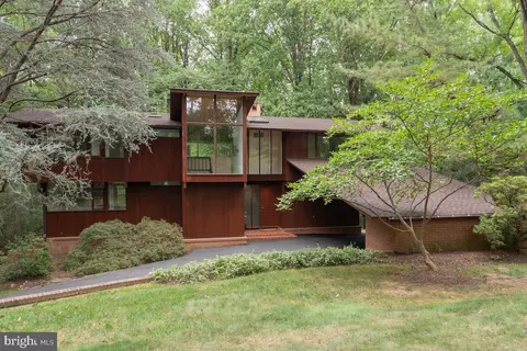 Exterior - 1330 Potomac School Rd, Mclean, VA 22101 photo 10 of 11