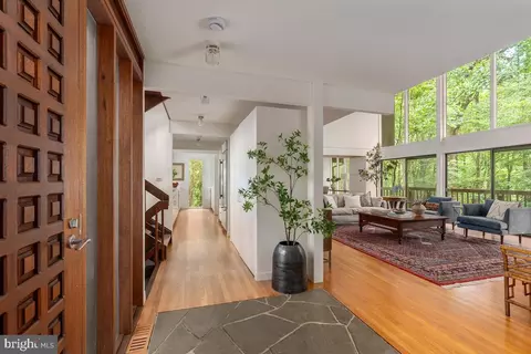 Entry Way - 1330 Potomac School Rd, Mclean, VA 22101 photo 2 of 7
