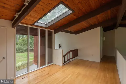 Entry Way - 1330 Potomac School Rd, Mclean, VA 22101 photo 7 of 7