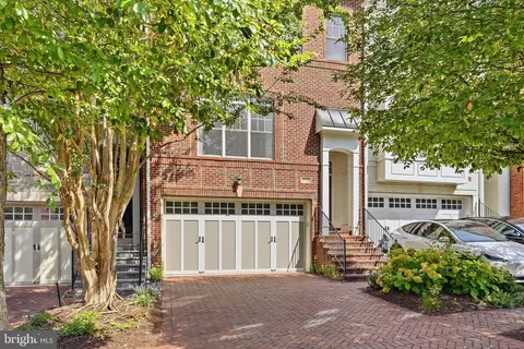 6734 Darrells Grant Pl, Falls Church, VA 22043