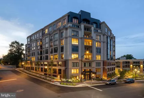 6718 Lowell Ave #807, Mclean, VA 22101