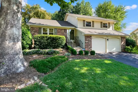 13506 Glendundee Dr, Herndon, VA 20171