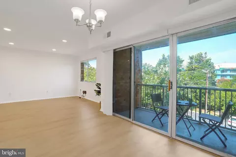 2909 Charing Cross Rd #13, Falls Church, VA 22042
