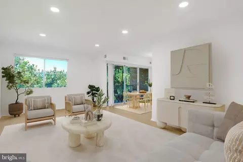 2909 Charing Cross Rd #13, Falls Church, VA 22042