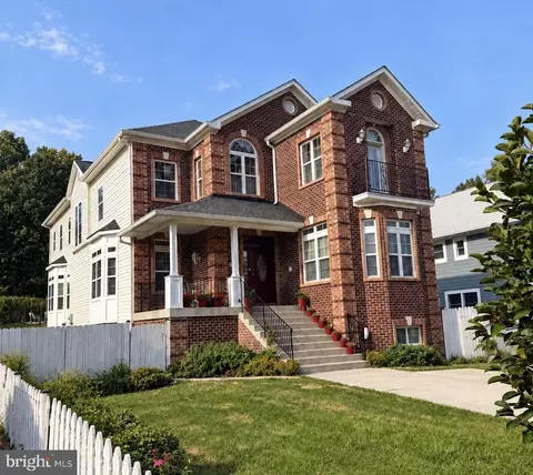 6926 Alpine Dr, Annandale, VA 22003