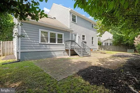 Exterior - 1543 Hunting Ave, Mclean, VA 22102 photo 5 of 6