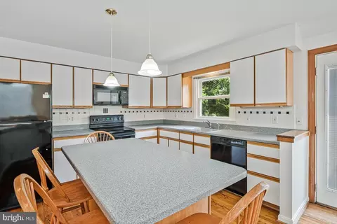 Kitchen - 1543 Hunting Ave, Mclean, VA 22102 photo 2 of 3