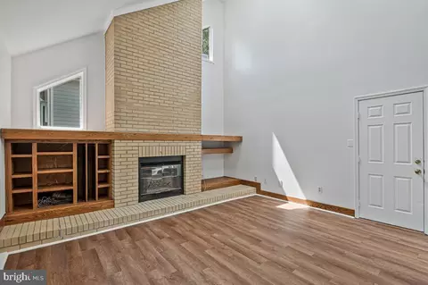 Living - 1543 Hunting Ave, Mclean, VA 22102 photo 4 of 10