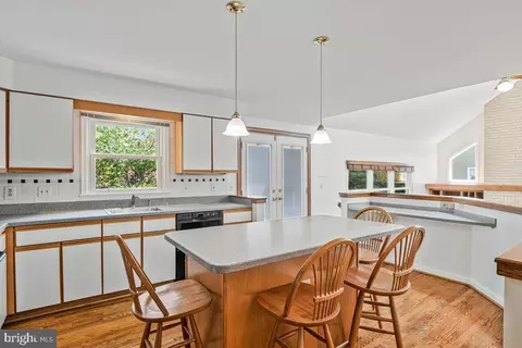Kitchen - 1543 Hunting Ave, Mclean, VA 22102 photo 3 of 3