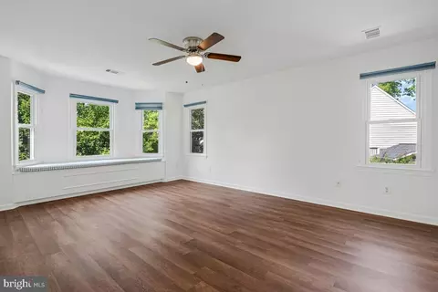Living - 1543 Hunting Ave, Mclean, VA 22102 photo 9 of 10