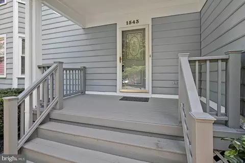 Exterior - 1543 Hunting Ave, Mclean, VA 22102 photo 4 of 6