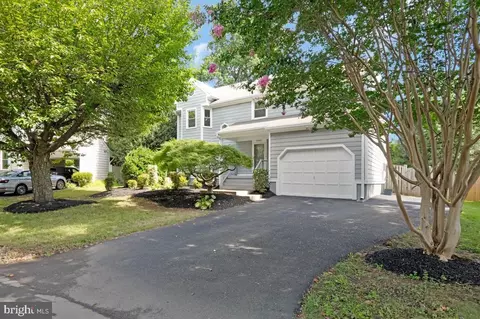 Exterior - 1543 Hunting Ave, Mclean, VA 22102 photo 3 of 6