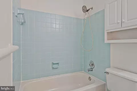Bath - 1543 Hunting Ave, Mclean, VA 22102 photo 2 of 8