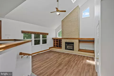 Living - 1543 Hunting Ave, Mclean, VA 22102 photo 1 of 10