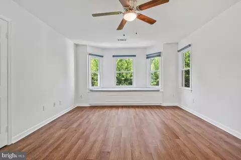 Living - 1543 Hunting Ave, Mclean, VA 22102 photo 10 of 10