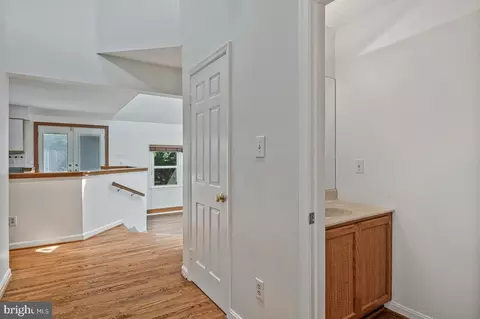 Entry Way - 1543 Hunting Ave, Mclean, VA 22102 photo 2 of 6