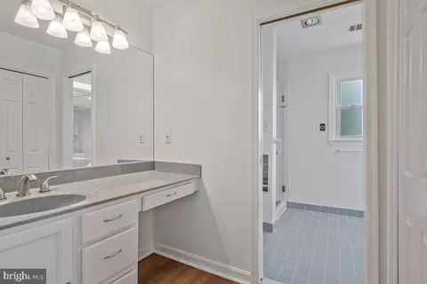 Bath - 1543 Hunting Ave, Mclean, VA 22102 photo 4 of 8