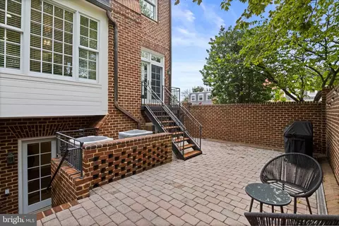 Exterior - 1117 Kensington Rd, Mclean, VA 22101 photo 4 of 6