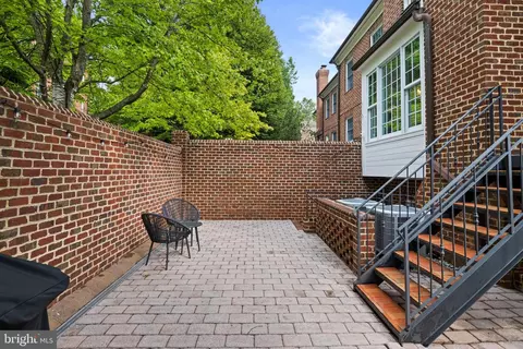 Exterior - 1117 Kensington Rd, Mclean, VA 22101 photo 6 of 6