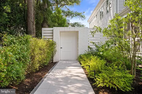 Exterior - 6130 Ramshorn Dr, Mclean, VA 22101 photo 11 of 12