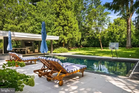 Exterior - 6130 Ramshorn Dr, Mclean, VA 22101 photo 5 of 12