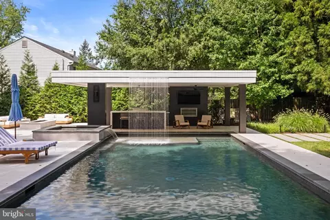 Exterior - 6130 Ramshorn Dr, Mclean, VA 22101 photo 7 of 12