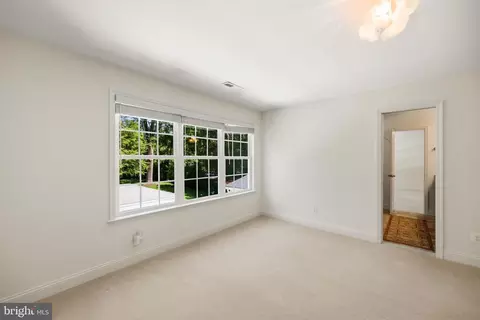 Bedroom - 6130 Ramshorn Dr, Mclean, VA 22101 photo 3 of 4