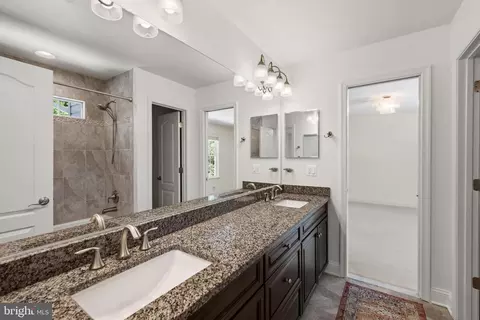 Entry Way - 6130 Ramshorn Dr, Mclean, VA 22101 photo 4 of 5