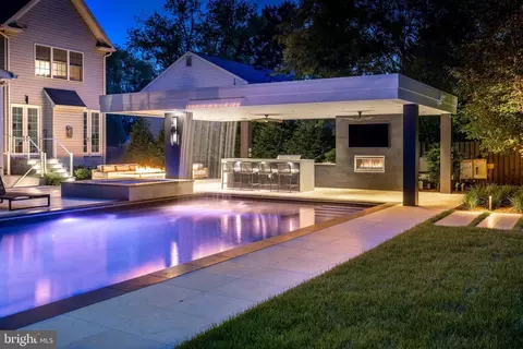 Exterior - 6130 Ramshorn Dr, Mclean, VA 22101 photo 10 of 12