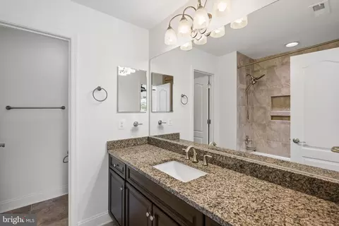 Bath - 6130 Ramshorn Dr, Mclean, VA 22101 photo 2 of 4