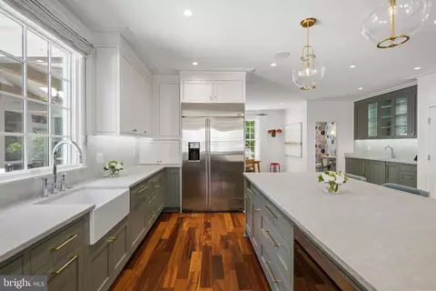 Kitchen - 6130 Ramshorn Dr, Mclean, VA 22101 photo 3 of 4
