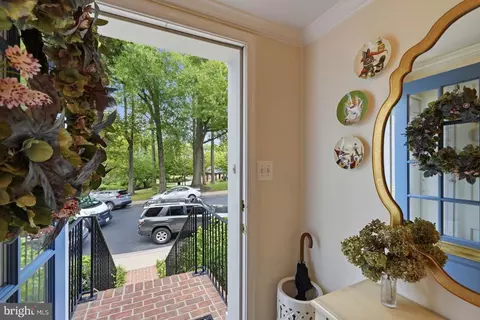 Entry Way - 1168 Wimbledon Dr, Mclean, VA 22101 photo 3 of 3