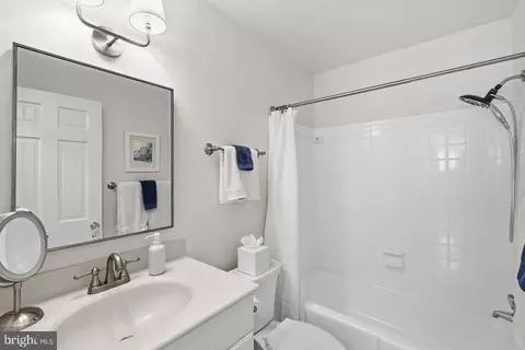 Bath - 1168 Wimbledon Dr, Mclean, VA 22101 photo 1 of 3