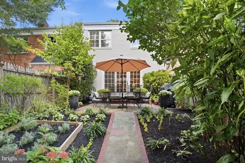 Exterior - 1168 Wimbledon Dr, Mclean, VA 22101 photo 2 of 4