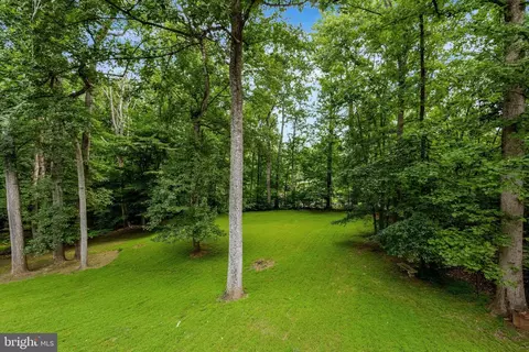 9185 Old Dominion Dr, Great Falls, VA 22066