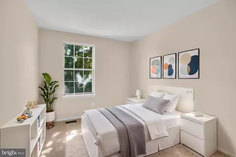 Bedroom - 14856 Basingstoke Loop, Centreville, VA 20120 photo 3 of 4