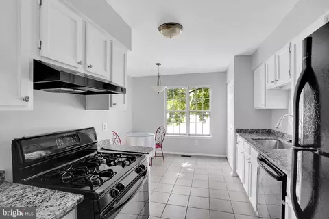 Kitchen - 14856 Basingstoke Loop, Centreville, VA 20120 photo 1 of 2