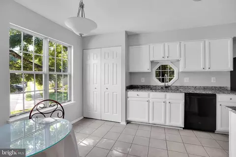 Kitchen - 14856 Basingstoke Loop, Centreville, VA 20120 photo 2 of 2