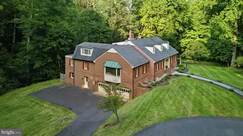 Exterior - 9187 Old Dominion Dr, Mclean, VA 22102 photo 9 of 22