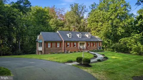 Exterior - 9187 Old Dominion Dr, Mclean, VA 22102 photo 14 of 22