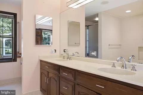 Bath - 9187 Old Dominion Dr, Mclean, VA 22102 photo 13 of 20