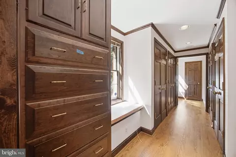 Entry Way - 9187 Old Dominion Dr, Mclean, VA 22102 photo 10 of 14